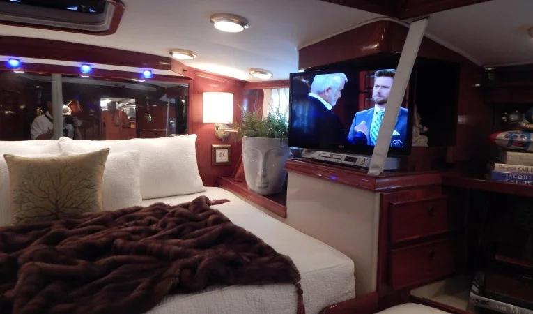 52 Irwin Owners stteroom-2