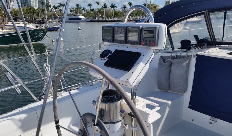 36 Catalina Helm and Instruments