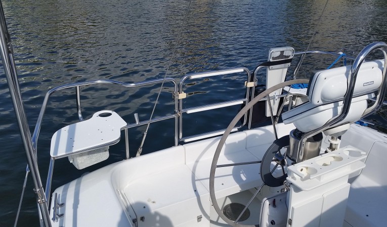 36 Catalina Stern Rail Seat