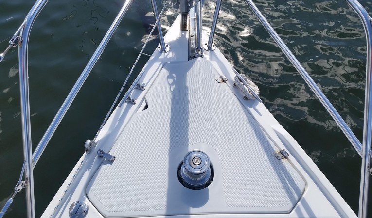 36 Catalina Anchor Well Cover and Windlass