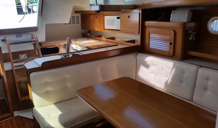 36 Catalina Salon View Aft