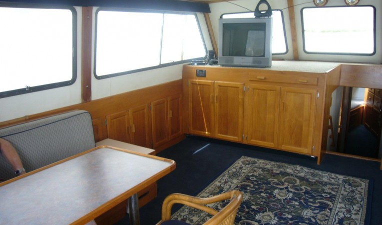 55 Santa Barbara salon - forward port