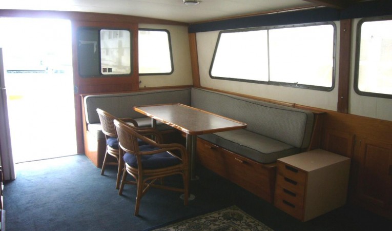 55 Santa Barbara salon - aft port