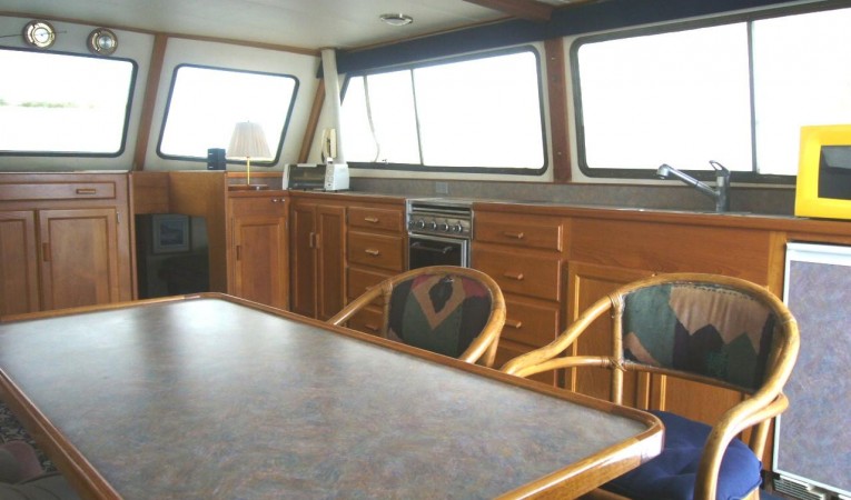 55 Santa Barbara salon - forward starboard