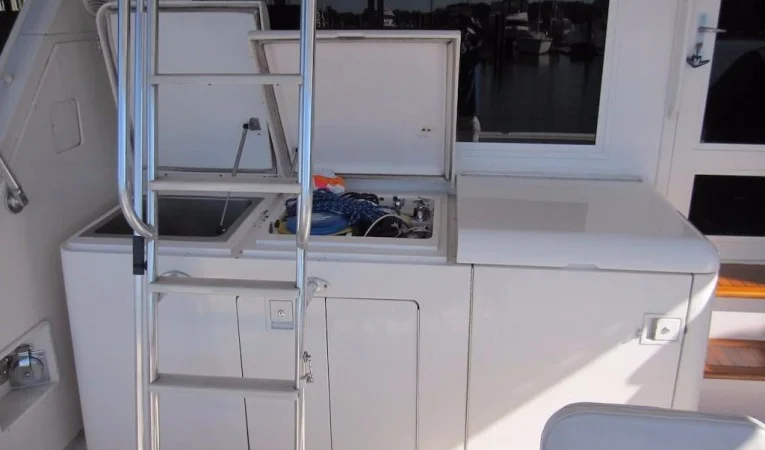 60 Bertram Cockpit Freezer/Refrigerator and Sink