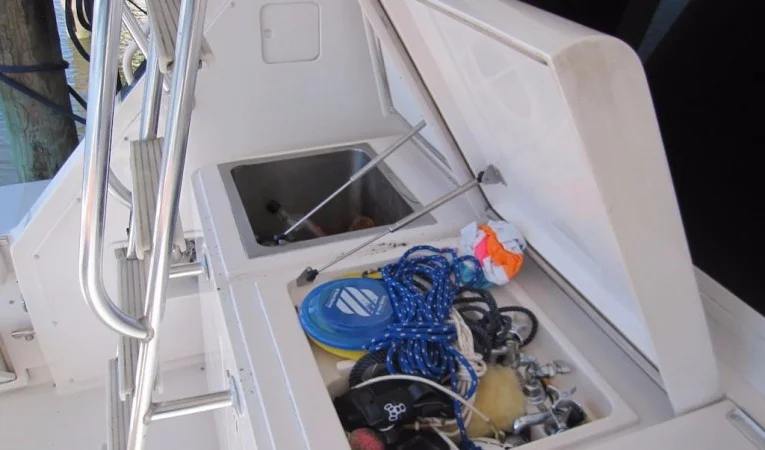 60 Bertram Cockpit Freezer/Refrigerator and Sink