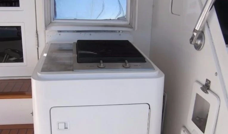 60 Bertram Cockpit Grill