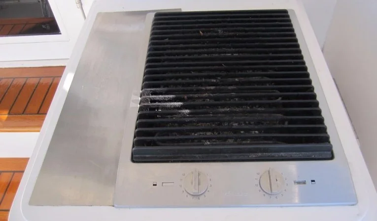 60 Bertram Cockpit Grill