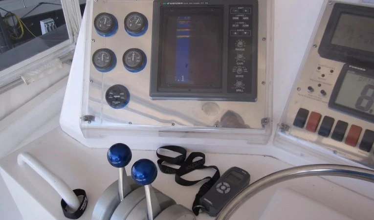 60 Bertram Flybridge Electronics