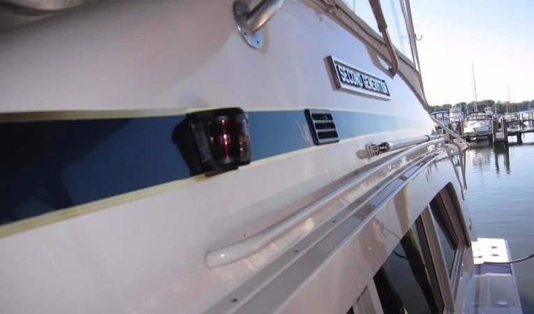 60 Bertram Gelcoat Condition Detail