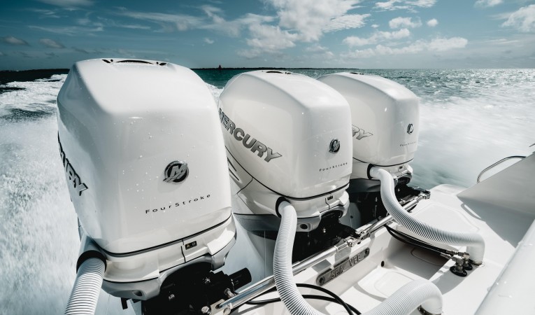 37 SeaVee Triple White 350 Verados