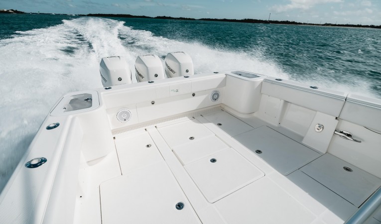 37 SeaVee Cockpit 1