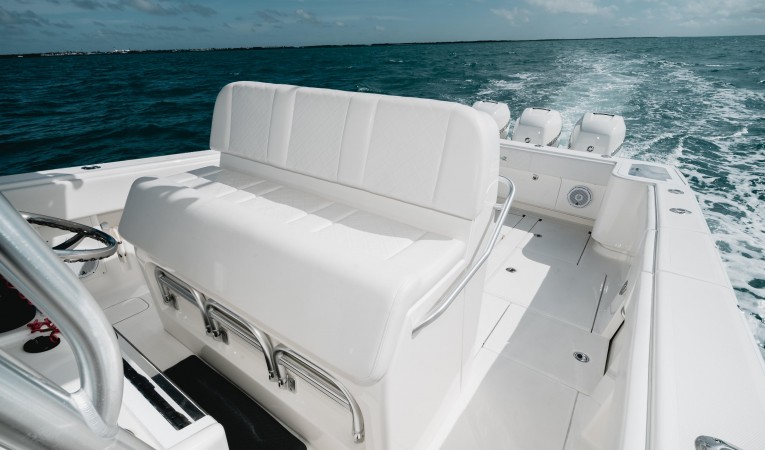 37 SeaVee Helm Seating