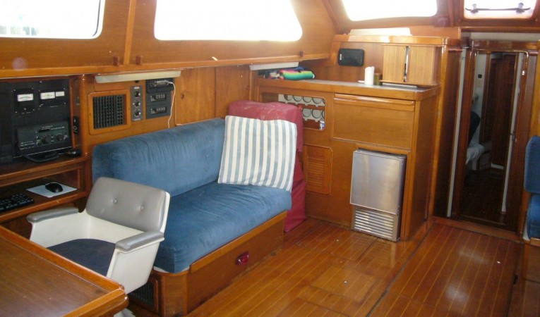 68 Irwin port aft salon