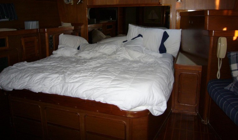 68 Irwin owner's aft cabin