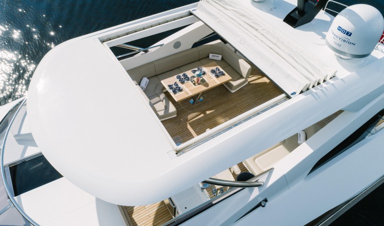 95 Sunseeker Huge sundeck dining table