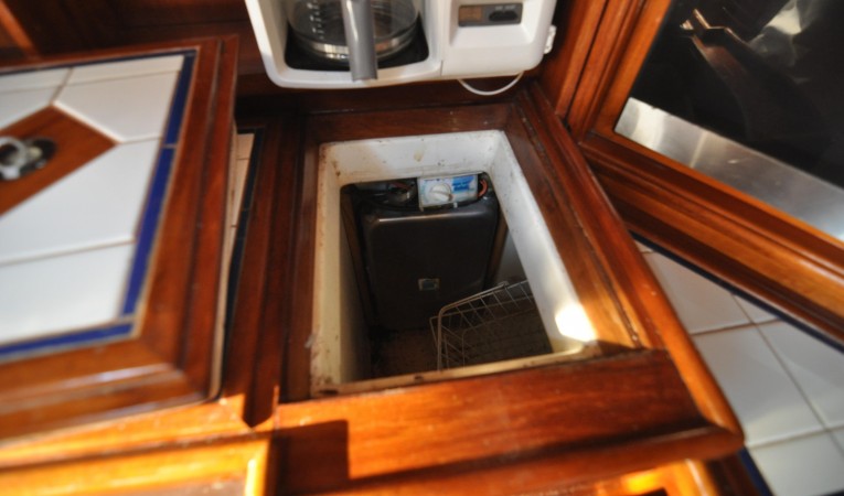 60 Maple Leaf Galley-3