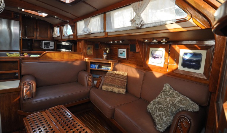 60 Maple Leaf Salon-2