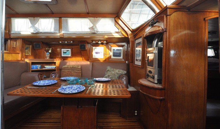 60 Maple Leaf Dinette