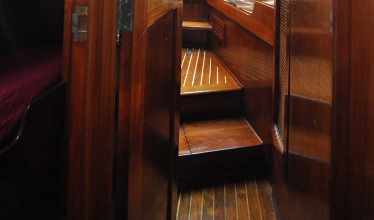 60 Maple Leaf Companionway forward