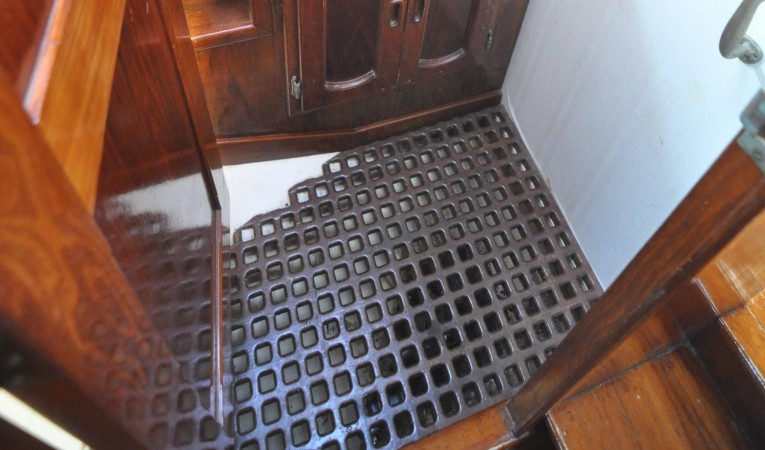 60 Maple Leaf Forward Hed-2