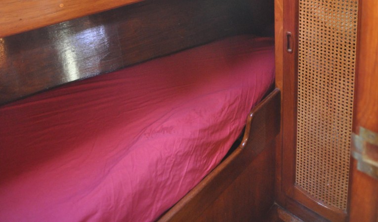 60 Maple Leaf Midship cabin-2