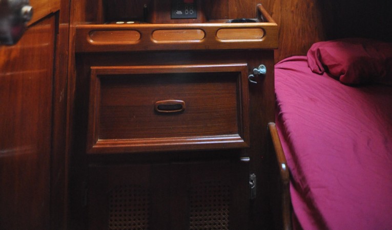 60 Maple Leaf Midship cabin-3