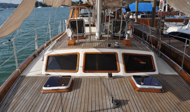 60 Maple Leaf forward deck