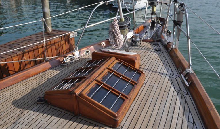 60 Maple Leaf Forward