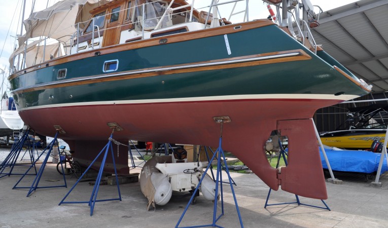 60 Maple Leaf out of water