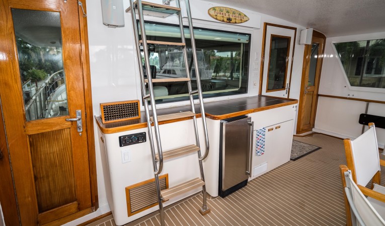 63 Hatteras Aft deck Forward