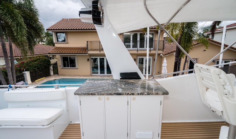 63 Hatteras Ice Maker and Granite Top