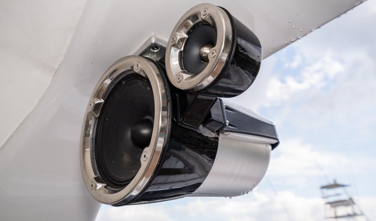 63 Hatteras Speakers on Arch