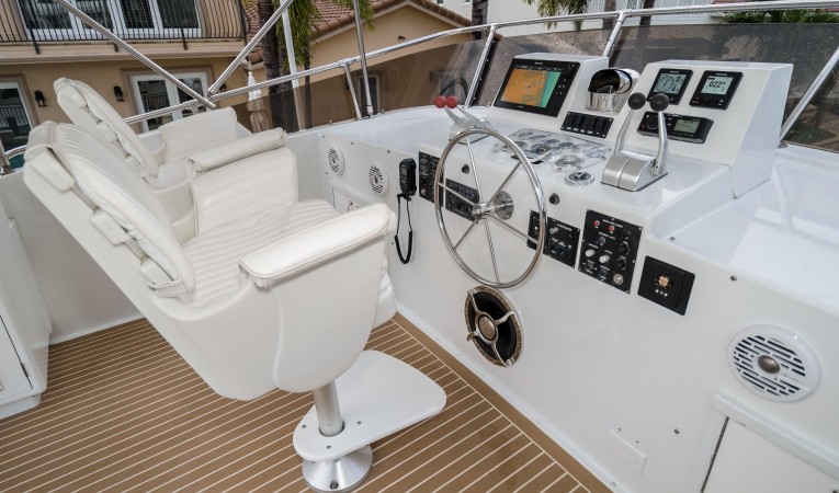 63 Hatteras Upper Helm 1