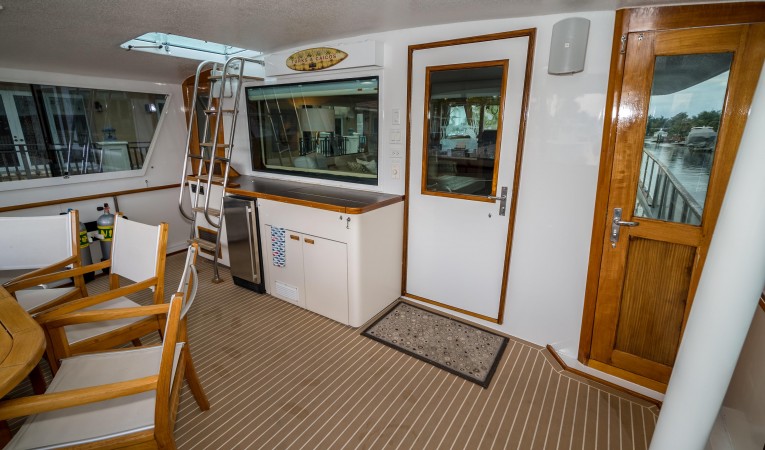 63 Hatteras Salon Entrance