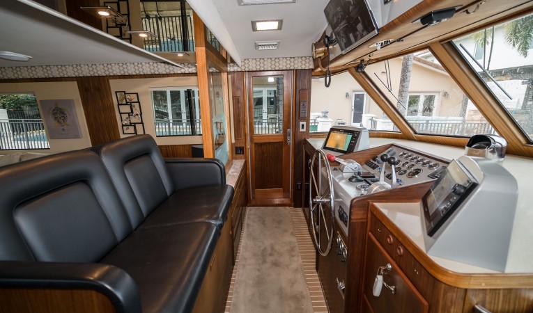 63 Hatteras Wheel House Port