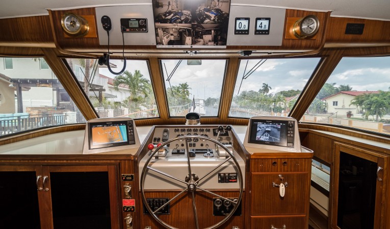 63 Hatteras Lower Helm