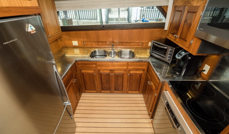 63 Hatteras SS Sink Basin