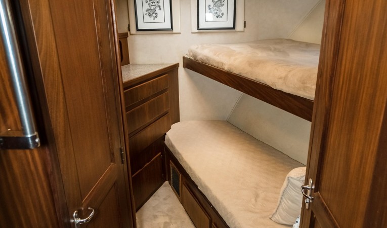63 Hatteras Forward Stateroom