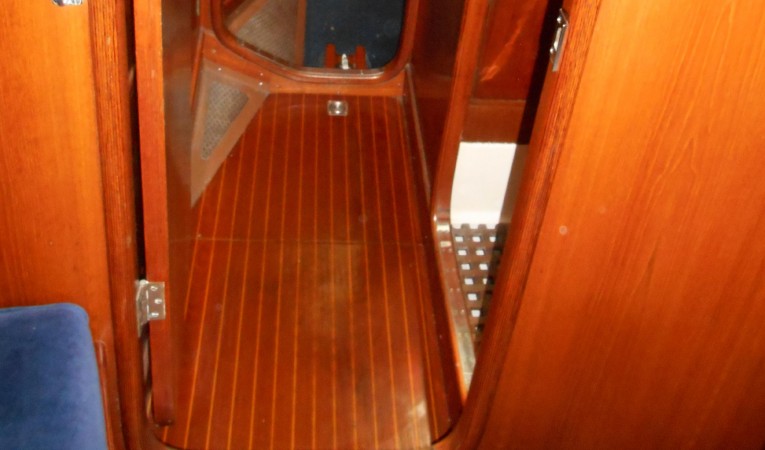 37 Nautor Swan Forpeak access