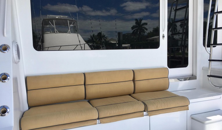 64 Hatteras Cockpit Seating
