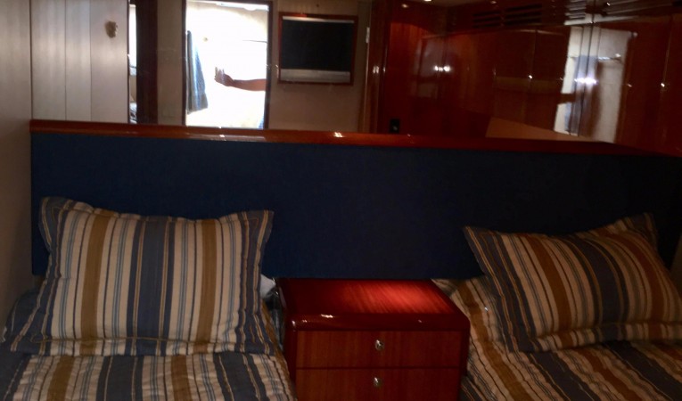 64 Hatteras Vip Stateroom
