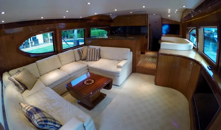 64 Hatteras Salon