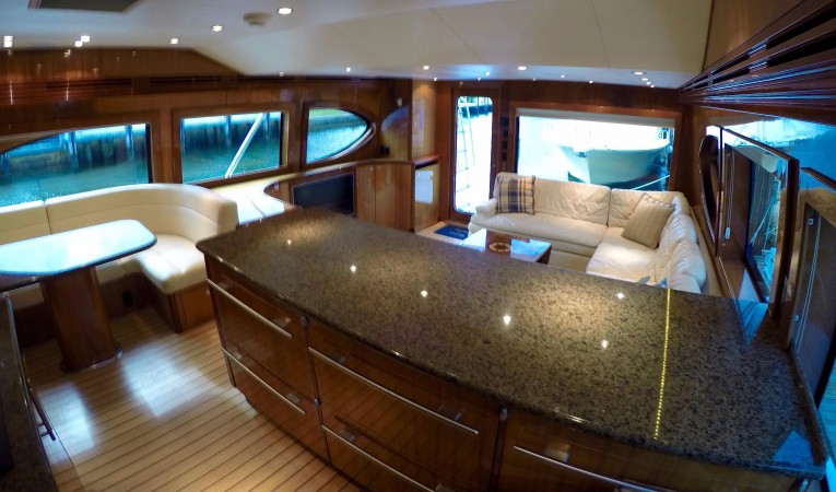64 Hatteras Salon