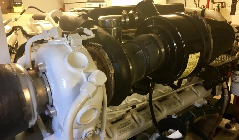64 Hatteras Cat C-32