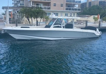 Bone 4 Tuna 38' Boston Whaler 2018