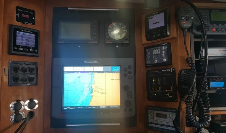 61 Abeking & Rasmussen Raymarine Chart Plotter / Radar