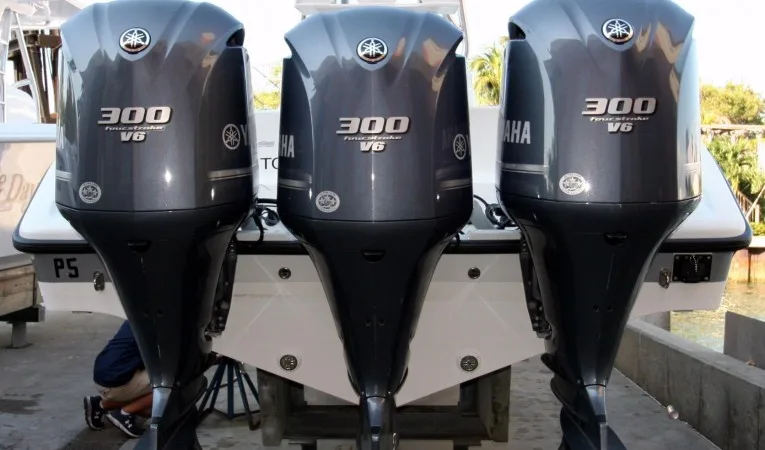 36 Yellowfin Stern, 300 Yamahas