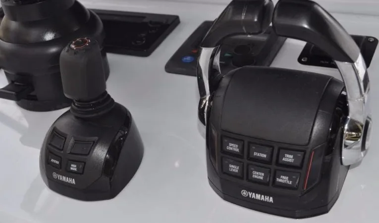 36 Yellowfin Helm Master & Command Link Controls