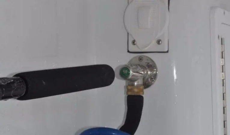 36 Yellowfin Electric Reel Outlets & Wash Down